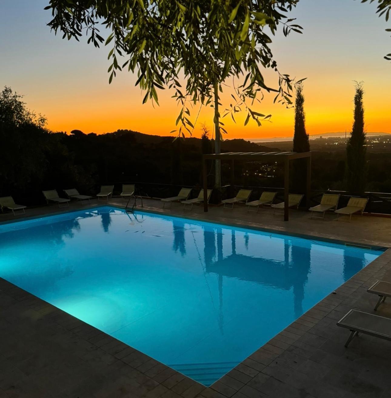 Madonna Del Poggio Cav Aparthotel Scarlino Exterior foto