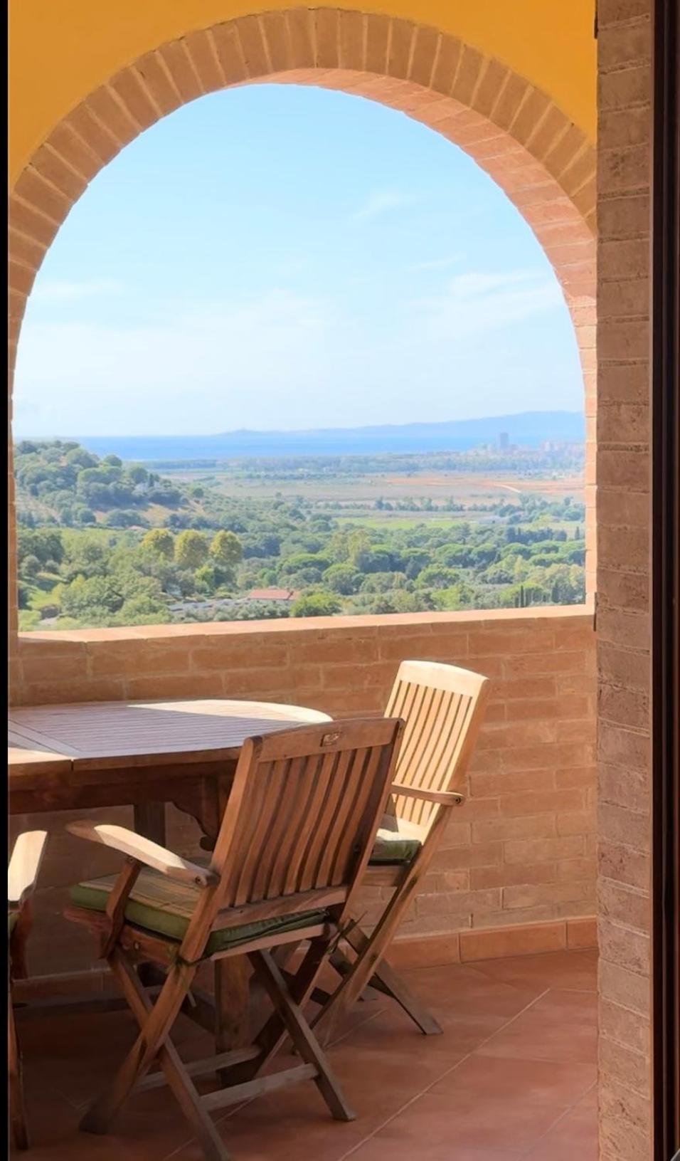 Madonna Del Poggio Cav Aparthotel Scarlino Exterior foto